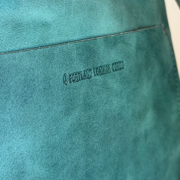 Portland Leather MEDIUM CROSSBODY TOTE Cucumber Green NEW in Box - Picture 13 of 15